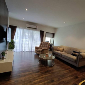 Modern 2-Bedroom KK City Centre Deluxe Apartment